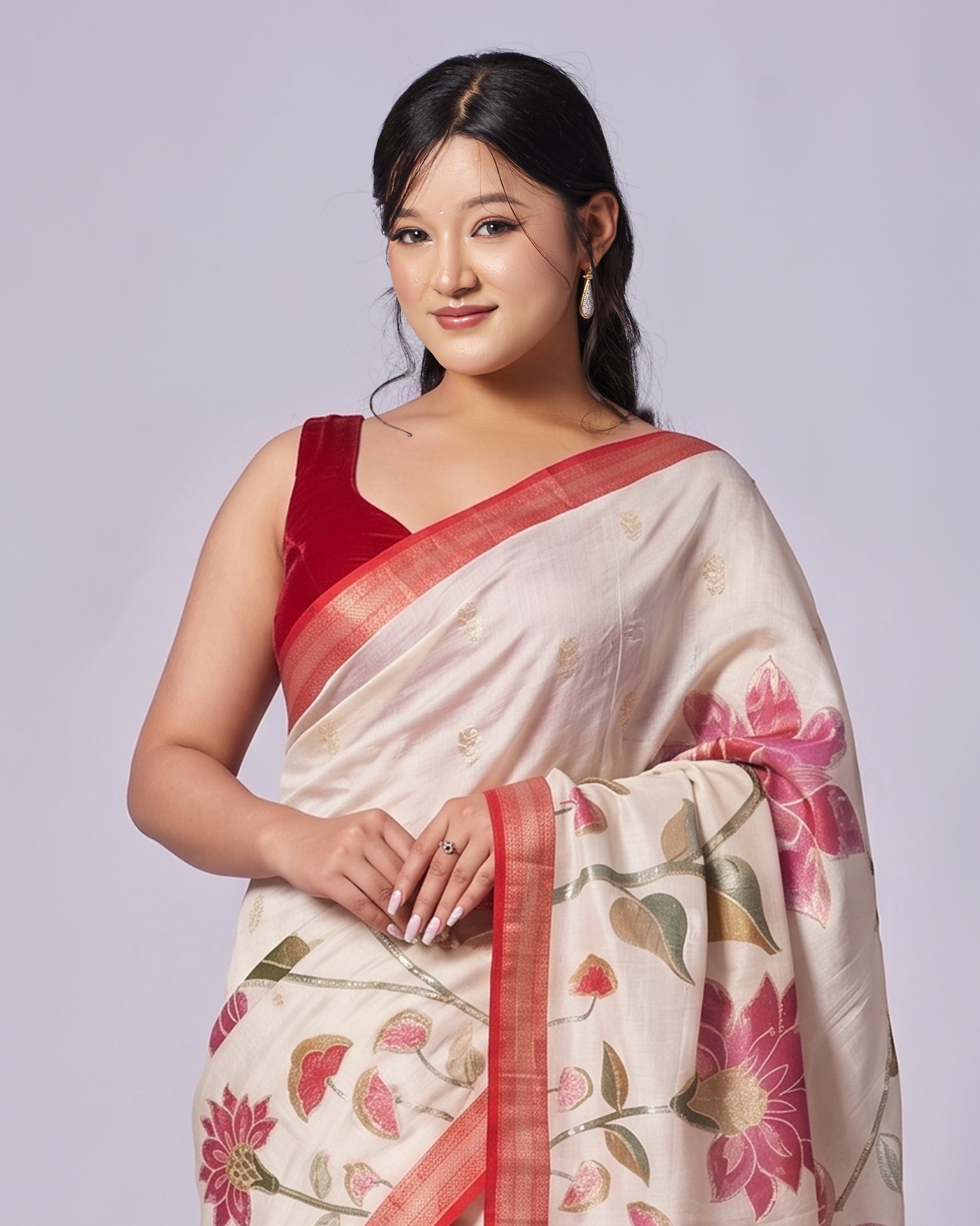 Step into effortless elegance with the Pearl Blossom South Silk Saree by Mayju. 