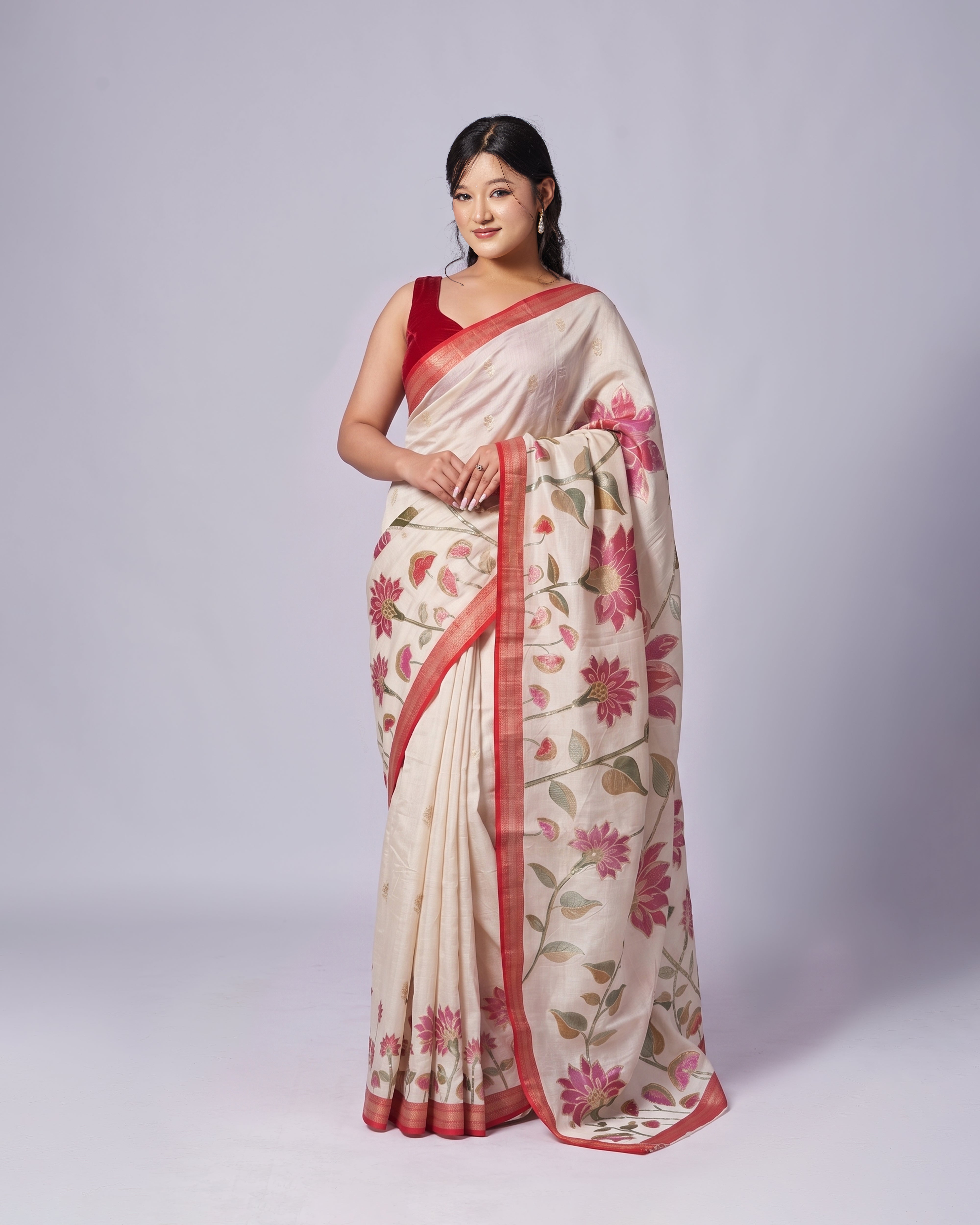 Step into effortless elegance with the Pearl Blossom South Silk Saree by Mayju. 