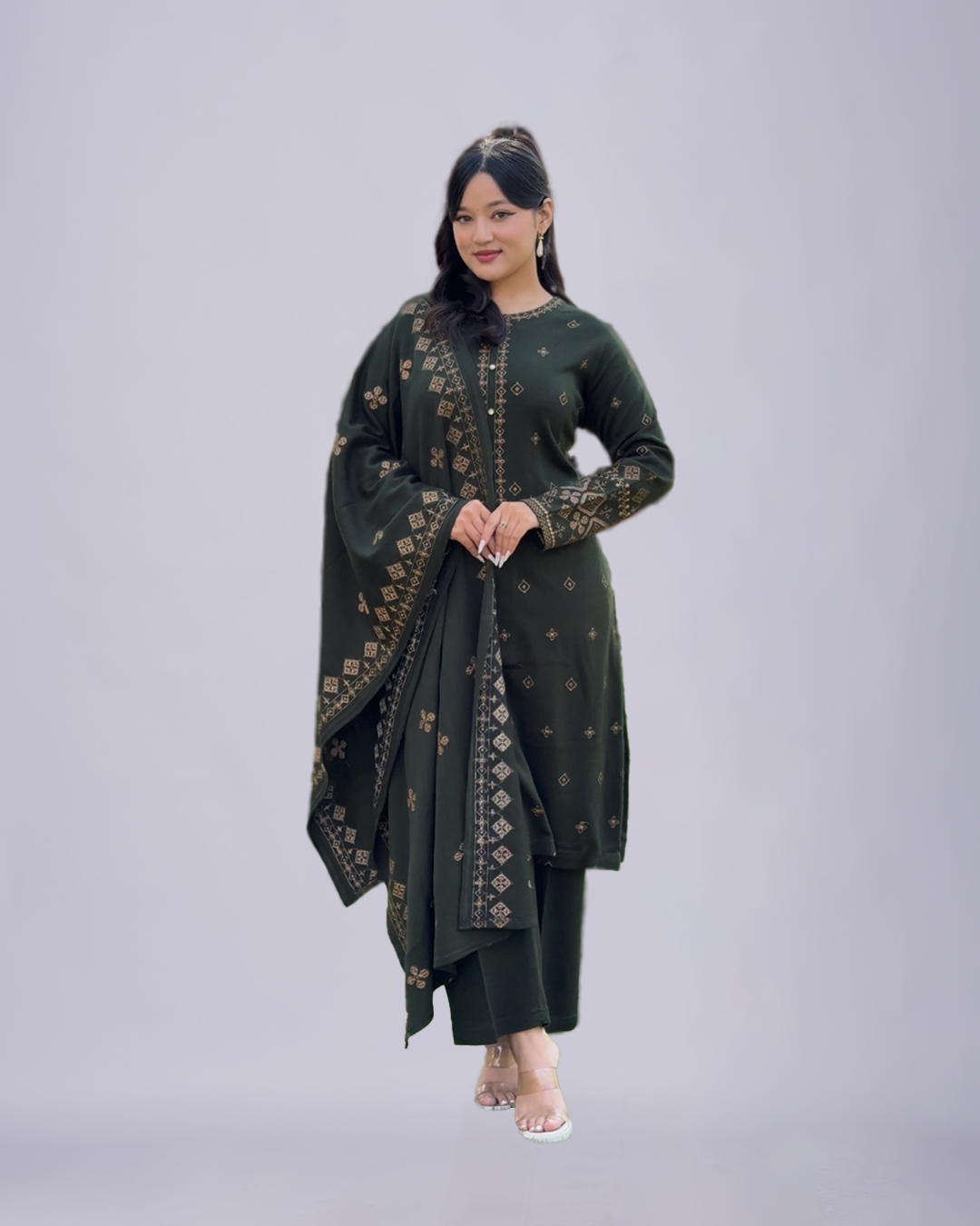 Emerald Royale – Woolen Embroidered Shawl Set