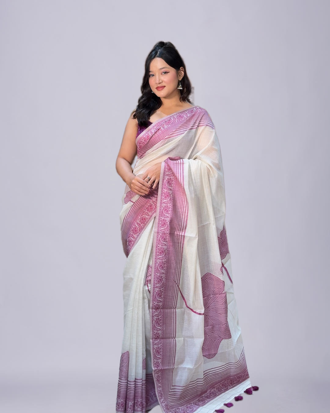 Ivory Bloom – Premium Linen Saree