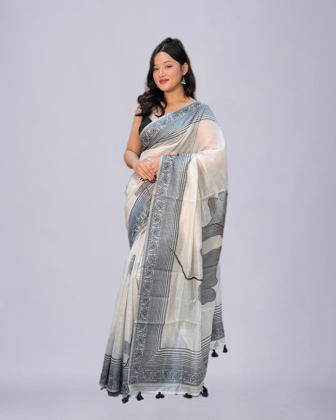 Noir Elegance – Premium Linen Saree