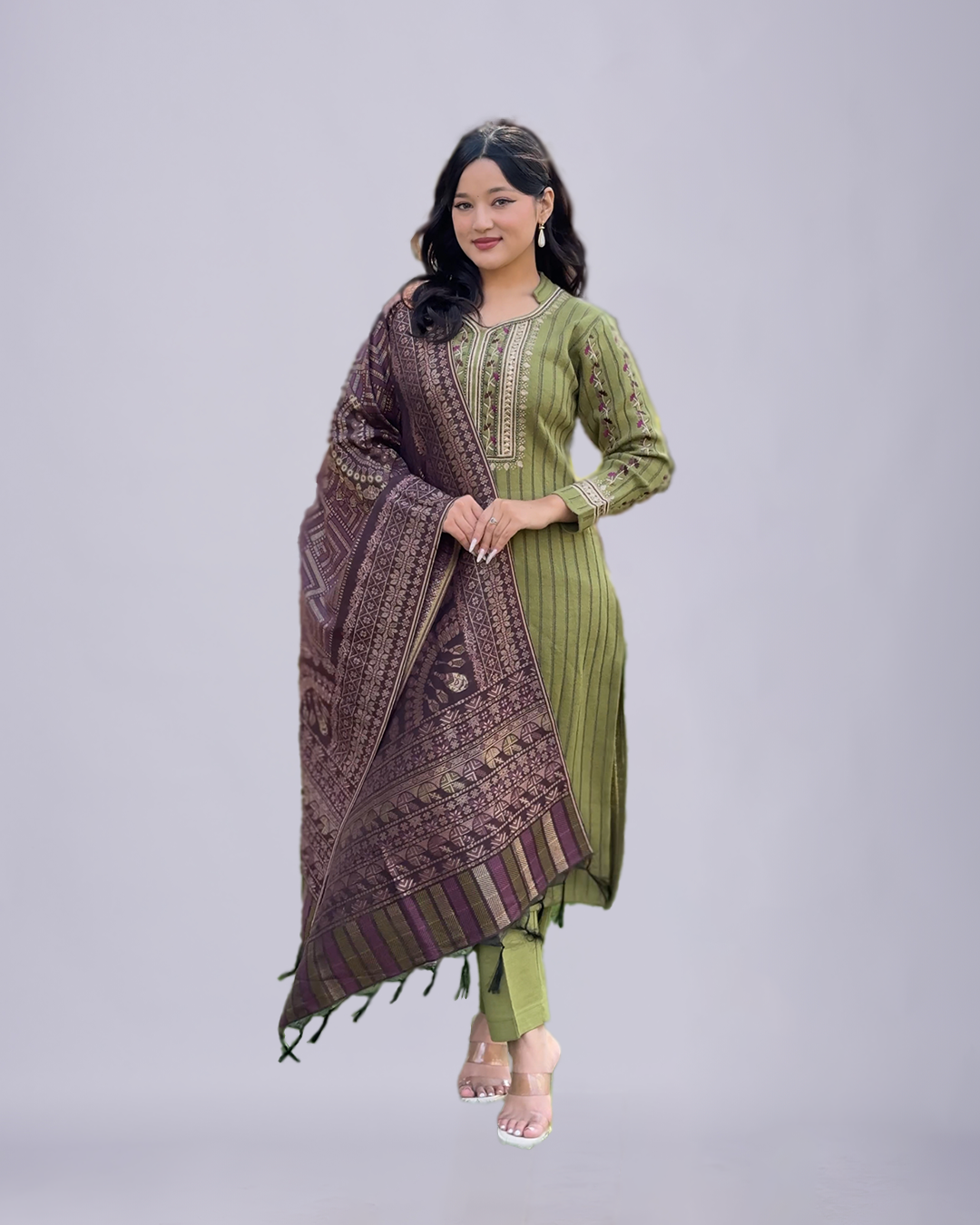 Emerald Regal Weave – Woolen Embroidered Shawl Set