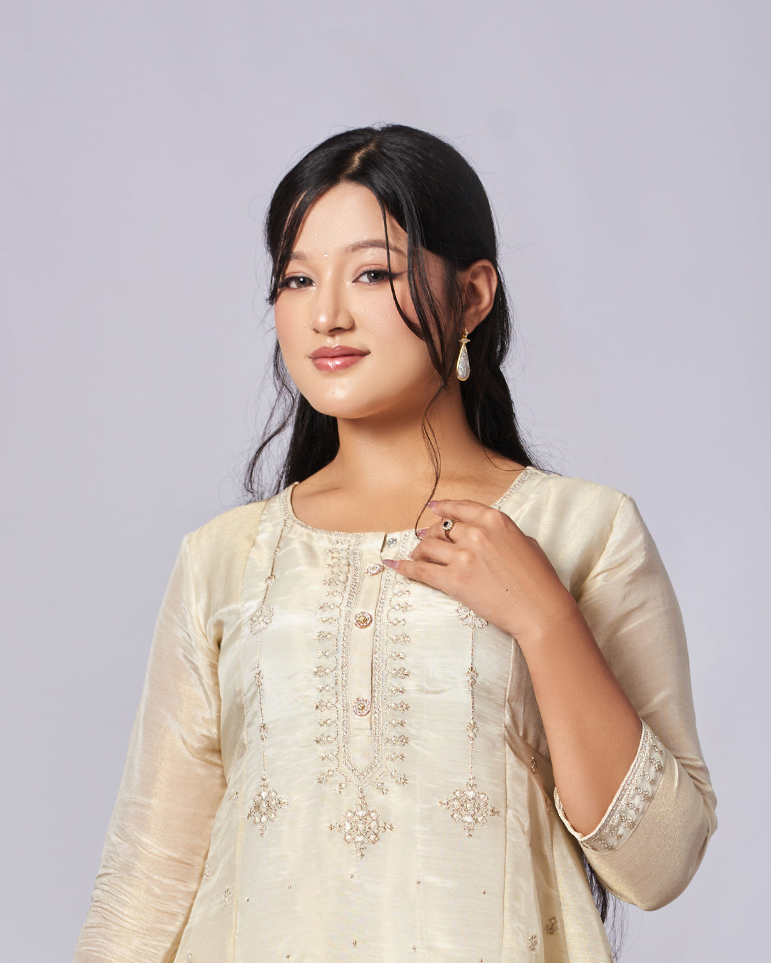 Noor-E-Ivory – Embroidered Kurthi Set
