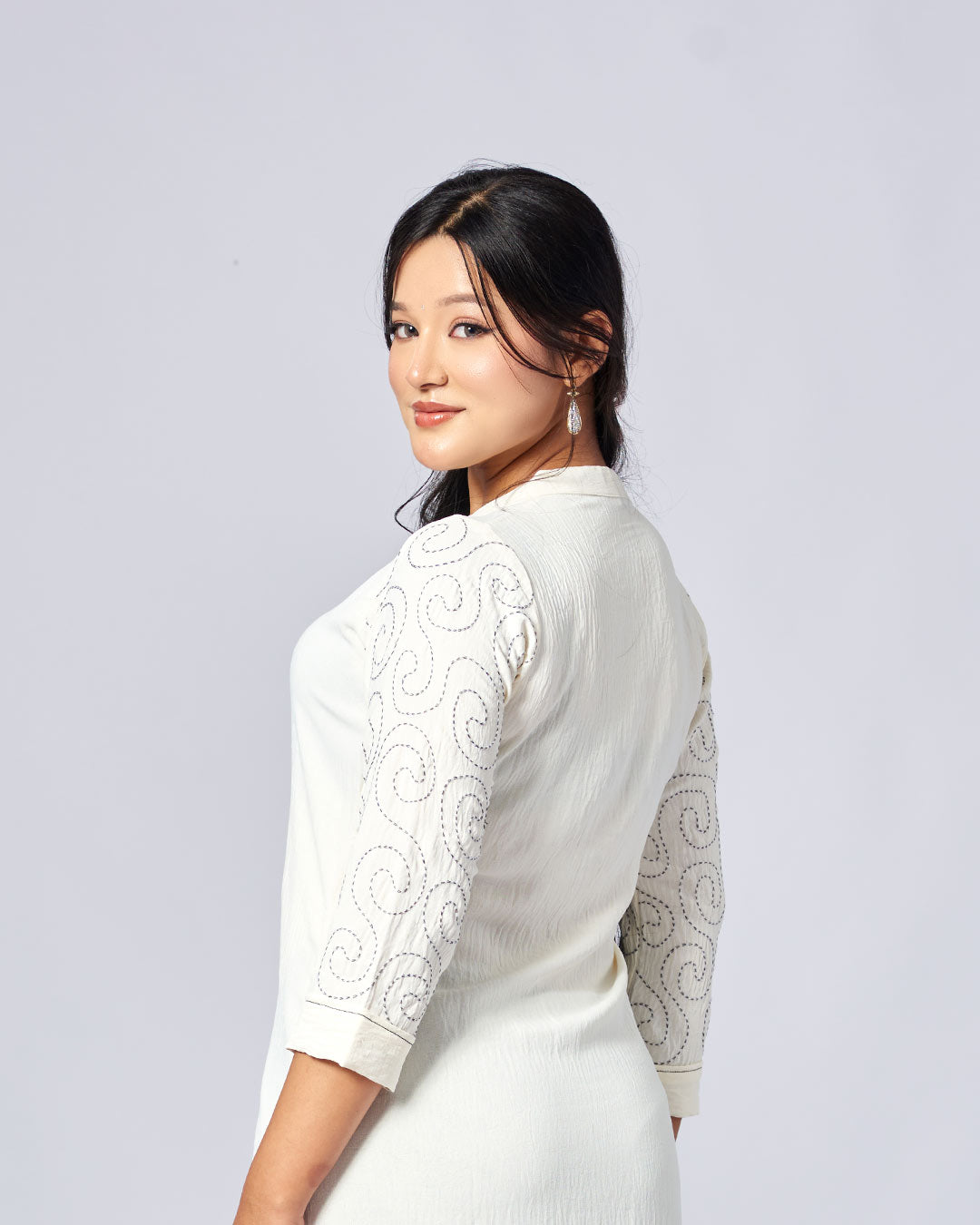 Subtle Elegance – Ivory Kurthi